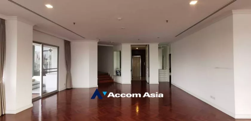  4 Bedrooms  Apartment For Rent in Sathorn, Bangkok  near BTS Chong Nonsi (AA32721)