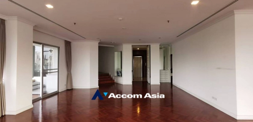 unit 4 Bedrooms  Apartment For Rent in Sathorn, Bangkok  near BTS Chong Nonsi (AA32721)