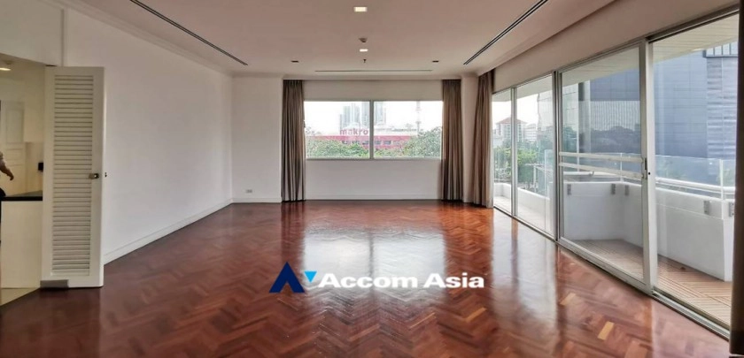 unit 4 Bedrooms  Apartment For Rent in Sathorn, Bangkok  near BTS Chong Nonsi (AA32721)