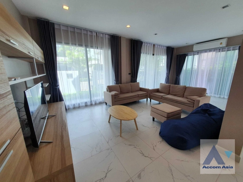 Shared Swimming Pool, house for rent in Phaholyothin, Bangkok Code AA32722