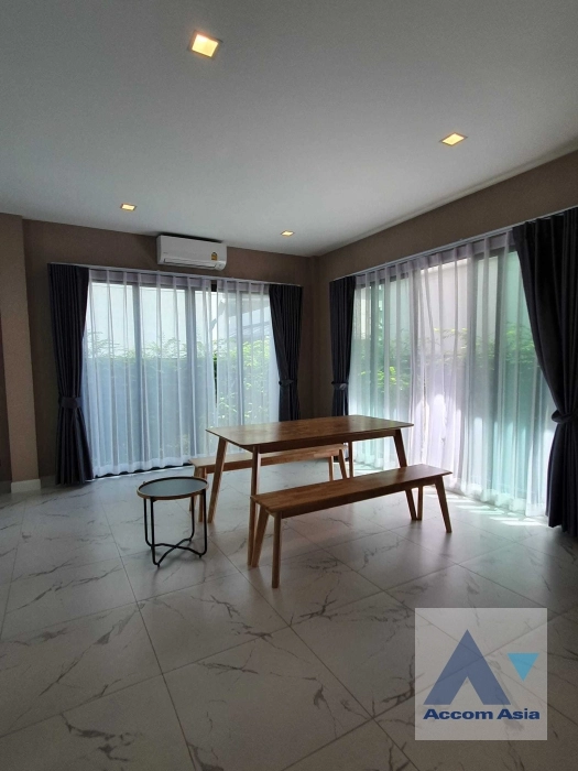 Shared Swimming Pool, house for rent in Phaholyothin, Bangkok Code AA32722