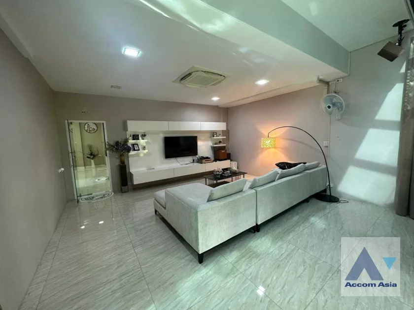  1  4 br House for rent and sale in Ratchadaphisek ,Bangkok ARL Hua Mak at House AA32731