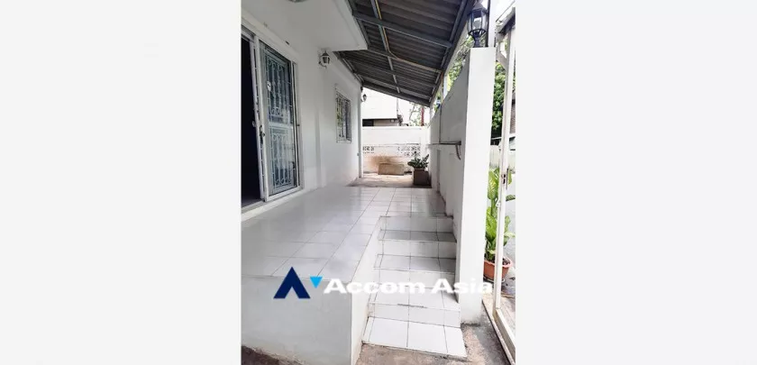 Home Office |  3 Bedrooms  House For Rent in Sukhumvit, Bangkok  near BTS Phrom Phong (AA32735)