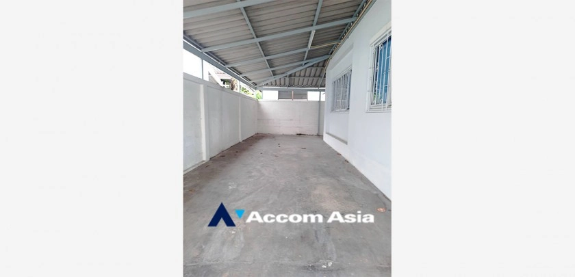 unitHome Office |  3 Bedrooms  House For Rent & Sale in Sukhumvit, Bangkok  near BTS Phrom Phong (AA32736)