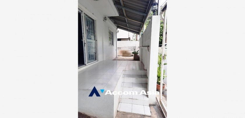 unitHome Office |  3 Bedrooms  House For Rent & Sale in Sukhumvit, Bangkok  near BTS Phrom Phong (AA32736)