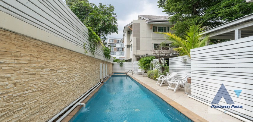 unitCommon Pool |  4 Bedrooms  House For Rent in Sukhumvit, Bangkok  near BTS Ekkamai (AA32743)