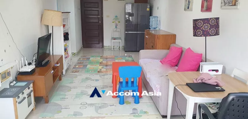  1 Bedroom  Condominium For Sale in Sukhumvit, Bangkok  near BTS Ekkamai (AA32751)