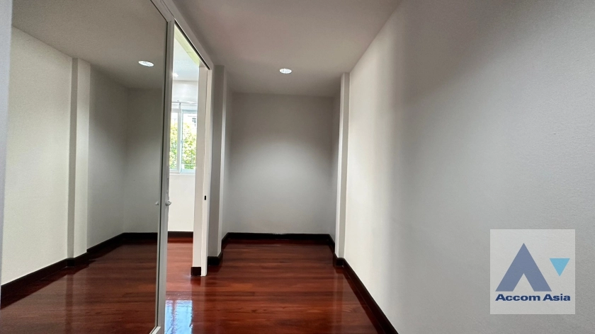 14  5 br House For Sale in Sukhumvit ,Bangkok BTS Ekkamai - BTS Phra khanong AA32755