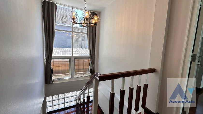 10  5 br House For Sale in Sukhumvit ,Bangkok BTS Ekkamai - BTS Phra khanong AA32755