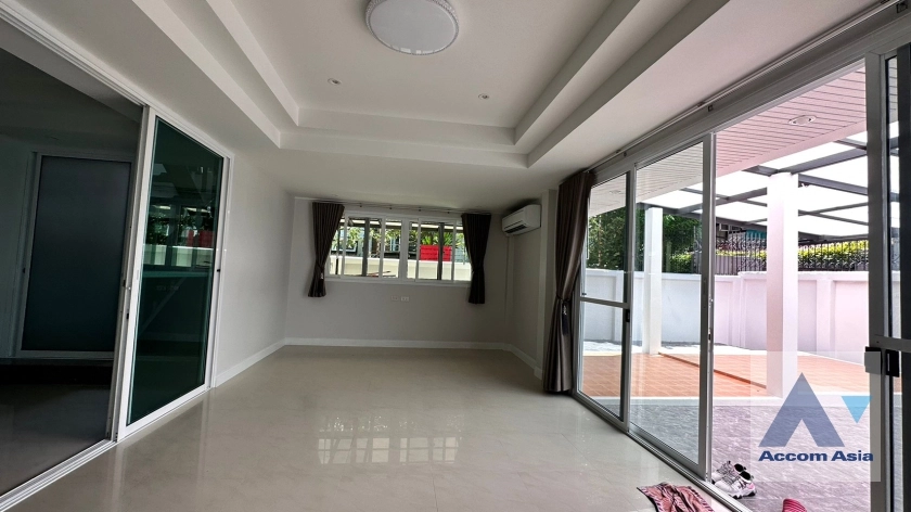  1  5 br House For Sale in Sukhumvit ,Bangkok BTS Ekkamai - BTS Phra khanong AA32755