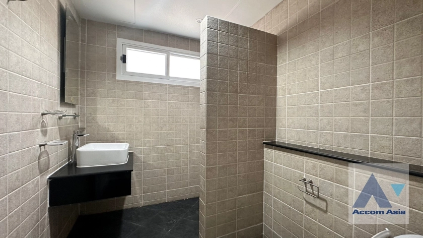 29  5 br House For Sale in Sukhumvit ,Bangkok BTS Ekkamai - BTS Phra khanong AA32755