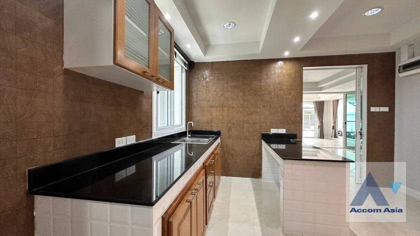 6  5 br House For Sale in Sukhumvit ,Bangkok BTS Ekkamai - BTS Phra khanong AA32755