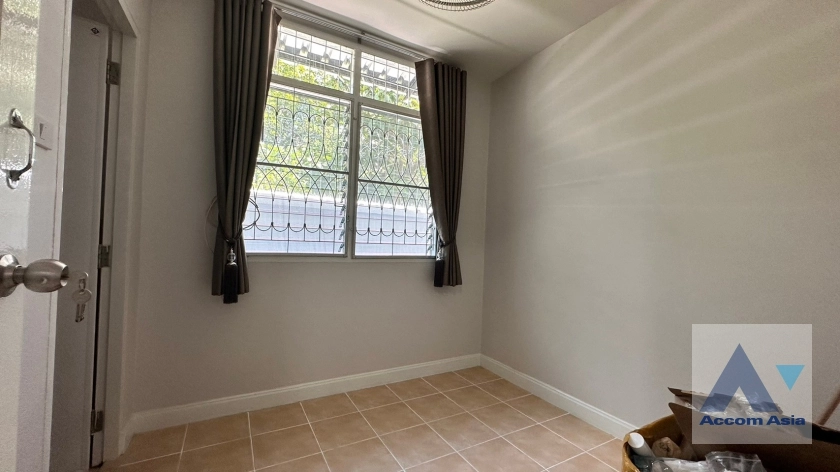 30  5 br House For Sale in Sukhumvit ,Bangkok BTS Ekkamai - BTS Phra khanong AA32755