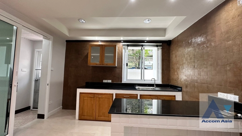 7  5 br House For Sale in Sukhumvit ,Bangkok BTS Ekkamai - BTS Phra khanong AA32755