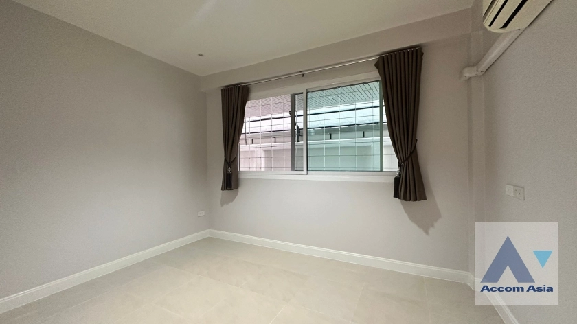 27  5 br House For Sale in Sukhumvit ,Bangkok BTS Ekkamai - BTS Phra khanong AA32755