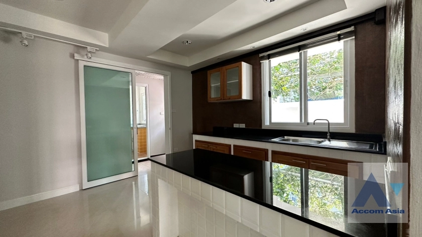 5  5 br House For Sale in Sukhumvit ,Bangkok BTS Ekkamai - BTS Phra khanong AA32755