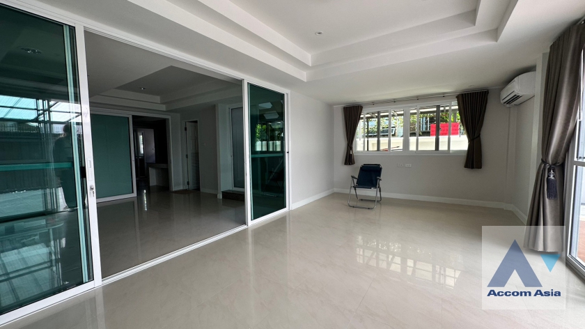 5 Bedrooms  House For Sale in Sukhumvit, Bangkok  near BTS Ekkamai - BTS Phra khanong (AA32755)