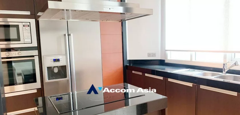  3 Bedrooms  Condominium For Rent in Silom, Bangkok  near BTS Chong Nonsi - BRT Arkhan Songkhro (AA32761)