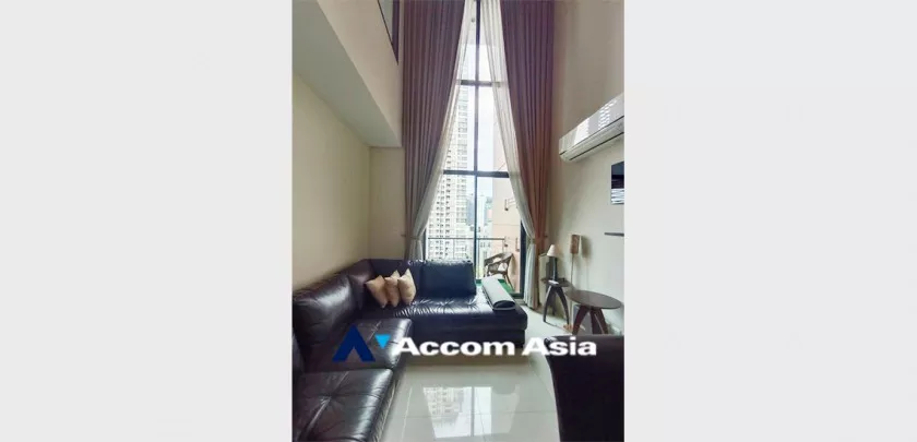 Double High Ceiling, Duplex Condo |  2 Bedrooms  Condominium For Sale in Phaholyothin, Bangkok  near MRT Phetchaburi - ARL Makkasan (AA32766)