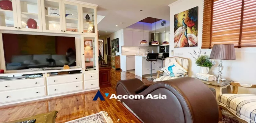  2 Bedrooms  Condominium For Sale in Sukhumvit, Bangkok  near BTS Nana (AA32781)