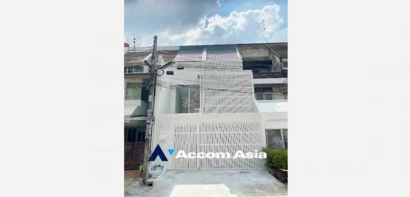  2  3 br House for rent and sale in Sukhumvit ,Bangkok BTS Phra khanong at Safe and local lifestyle Home AA32799