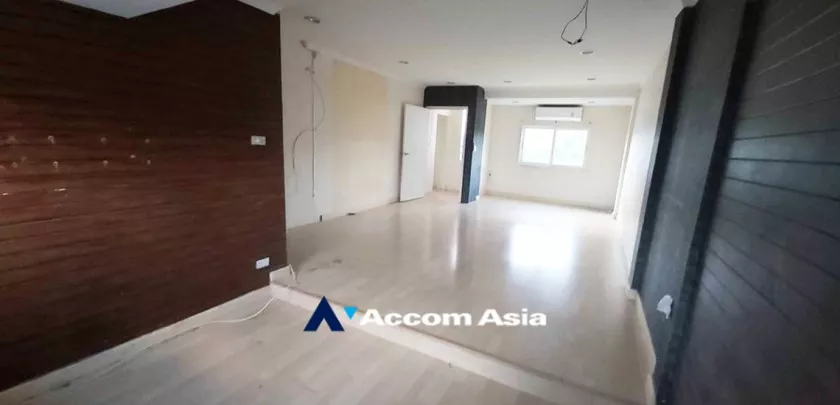 1  3 br House for rent and sale in Sukhumvit ,Bangkok BTS Phra khanong at Safe and local lifestyle Home AA32799