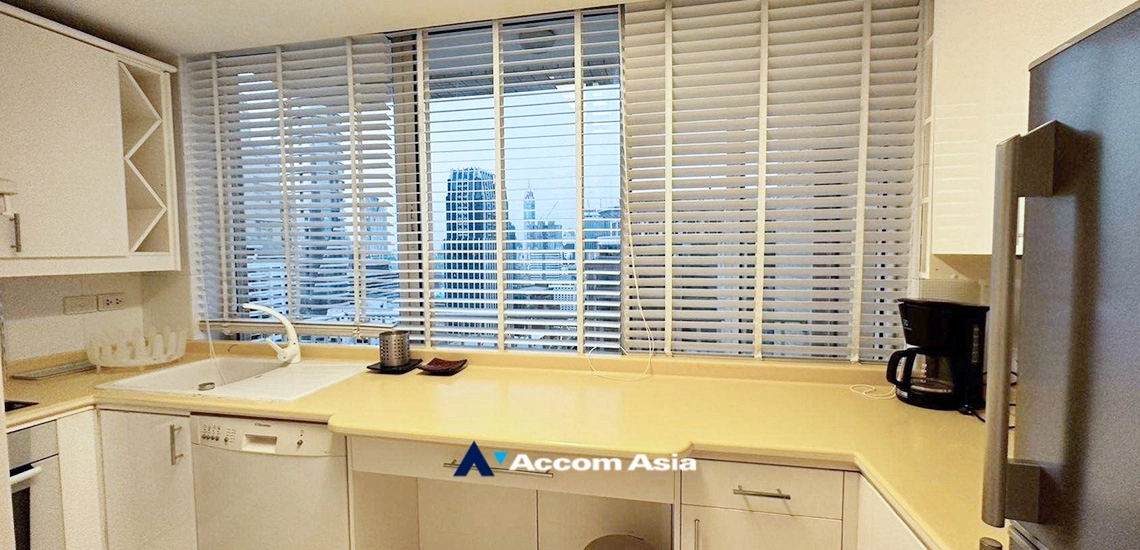 unit 2 Bedrooms  Condominium For Rent in Ploenchit, Bangkok  near BTS Chitlom (AA32817)