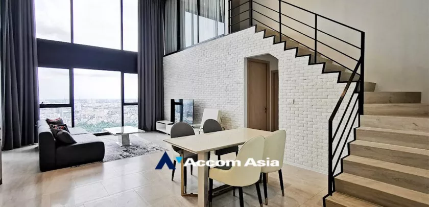  2 Bedrooms  Condominium For Rent in Silom, Bangkok  near BTS Surasak (AA32823)