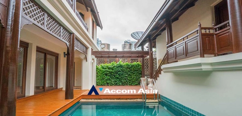 Private Swimming Pool |  3 Bedrooms  House For Rent in Sukhumvit, Bangkok  near BTS Ekkamai (AA32828)