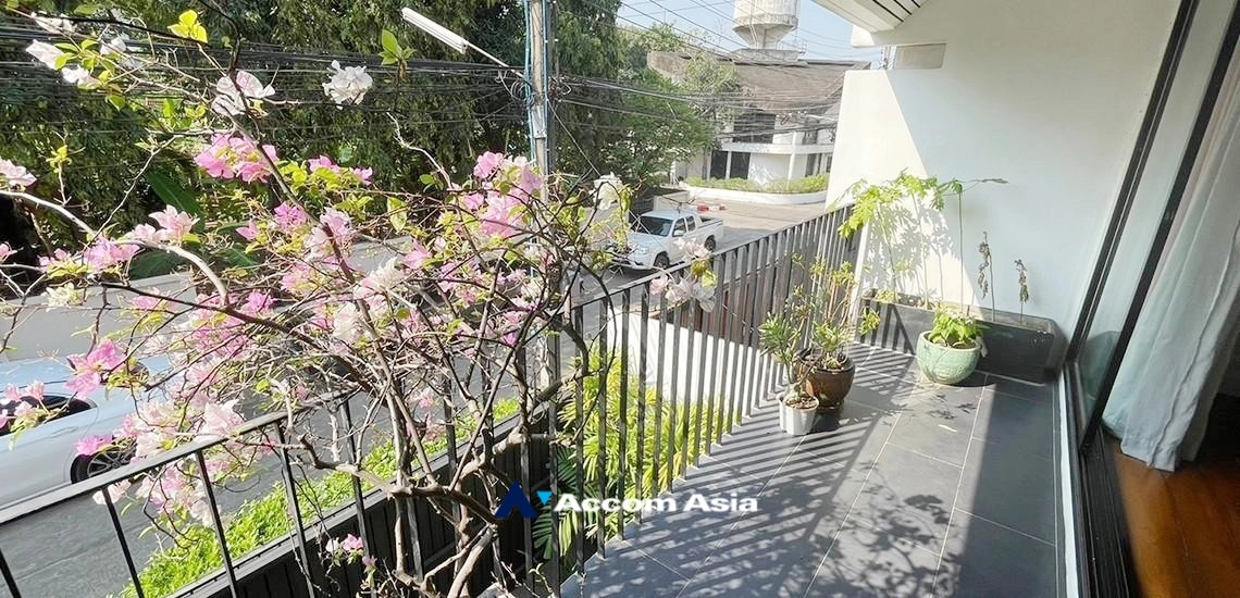 13  3 br House For Sale in Sukhumvit ,Bangkok BTS Phra khanong at Safe and local lifestyle Home AA32831