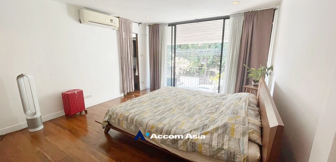 10  3 br House For Sale in Sukhumvit ,Bangkok BTS Phra khanong at Safe and local lifestyle Home AA32831