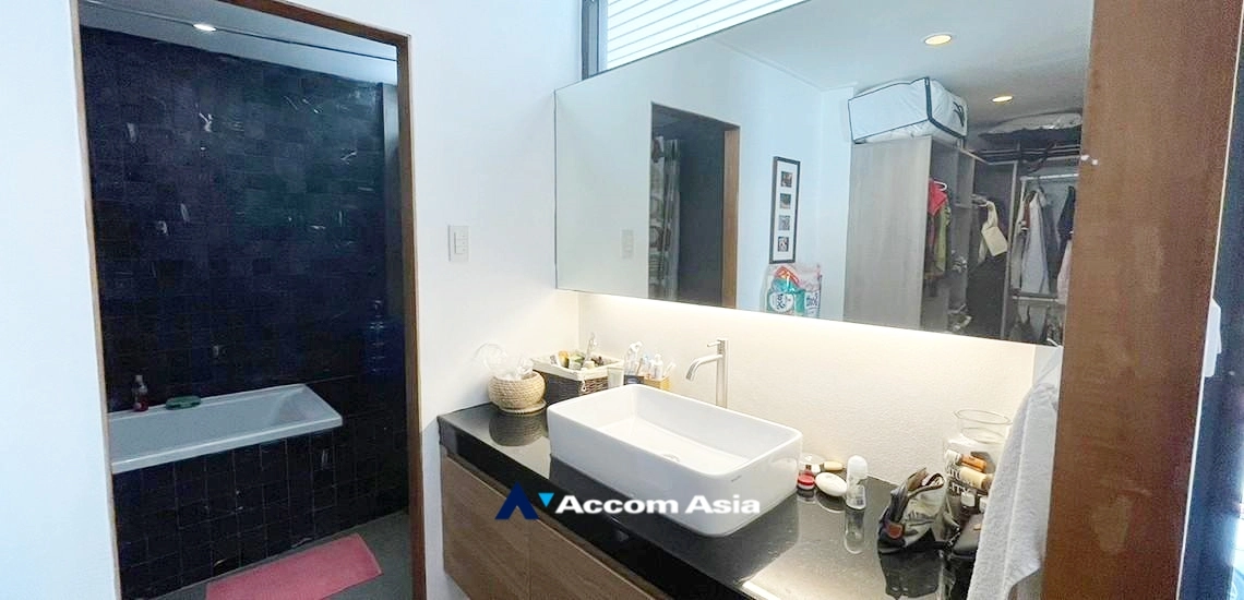 22  3 br House For Sale in Sukhumvit ,Bangkok BTS Phra khanong at Safe and local lifestyle Home AA32831