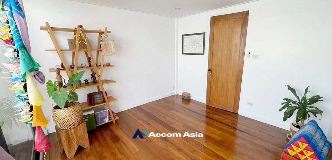 21  3 br House For Sale in Sukhumvit ,Bangkok BTS Phra khanong at Safe and local lifestyle Home AA32831
