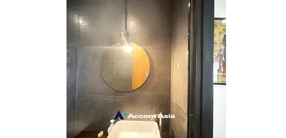 28  3 br House For Sale in Sukhumvit ,Bangkok BTS Phra khanong at Safe and local lifestyle Home AA32831