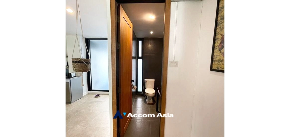 26  3 br House For Sale in Sukhumvit ,Bangkok BTS Phra khanong at Safe and local lifestyle Home AA32831