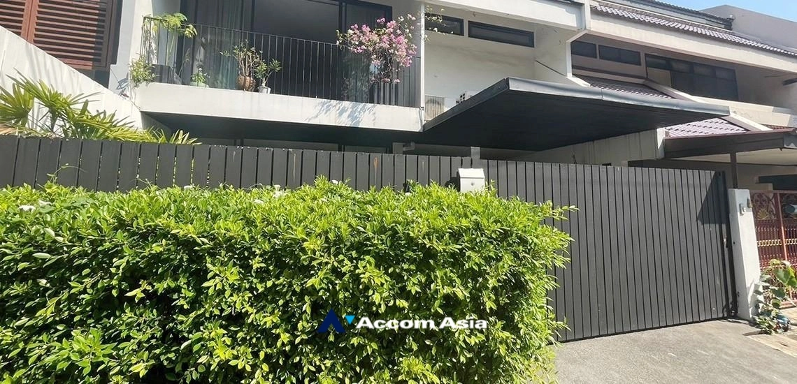  1  3 br House For Sale in Sukhumvit ,Bangkok BTS Phra khanong at Safe and local lifestyle Home AA32831