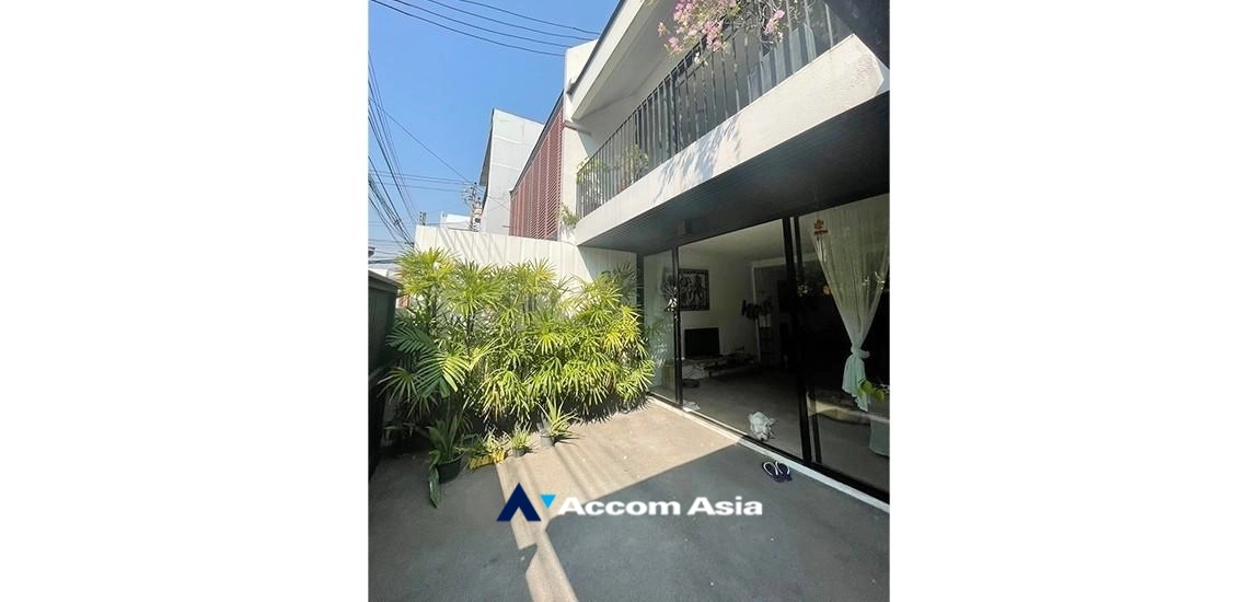  1  3 br House For Sale in Sukhumvit ,Bangkok BTS Phra khanong at Safe and local lifestyle Home AA32831