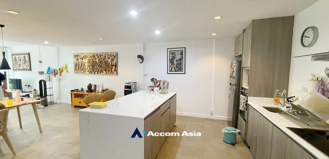 8  3 br House For Sale in Sukhumvit ,Bangkok BTS Phra khanong at Safe and local lifestyle Home AA32831