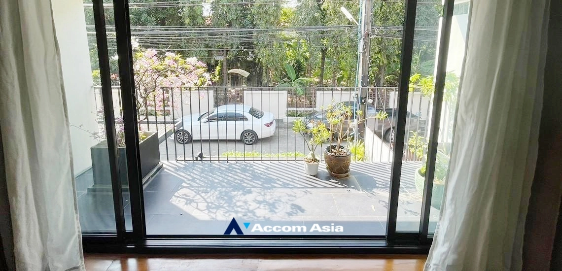 12  3 br House For Sale in Sukhumvit ,Bangkok BTS Phra khanong at Safe and local lifestyle Home AA32831