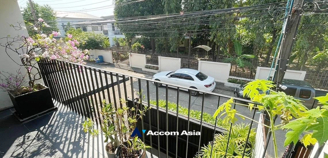 14  3 br House For Sale in Sukhumvit ,Bangkok BTS Phra khanong at Safe and local lifestyle Home AA32831