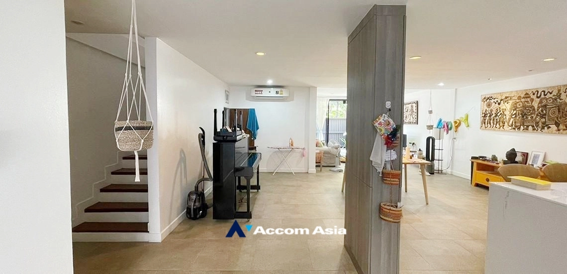 9  3 br House For Sale in Sukhumvit ,Bangkok BTS Phra khanong at Safe and local lifestyle Home AA32831