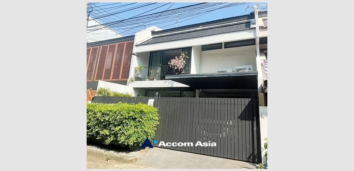  2  3 br House For Sale in Sukhumvit ,Bangkok BTS Phra khanong at Safe and local lifestyle Home AA32831