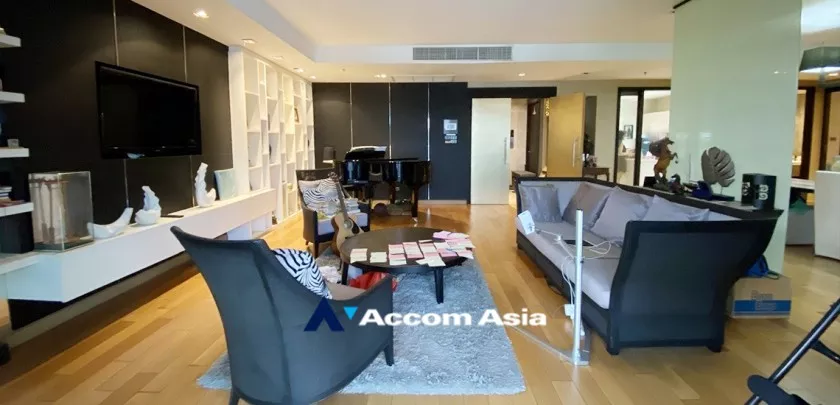  4 Bedrooms  Condominium For Sale in Sukhumvit, Bangkok  near BTS Phrom Phong (AA32836)