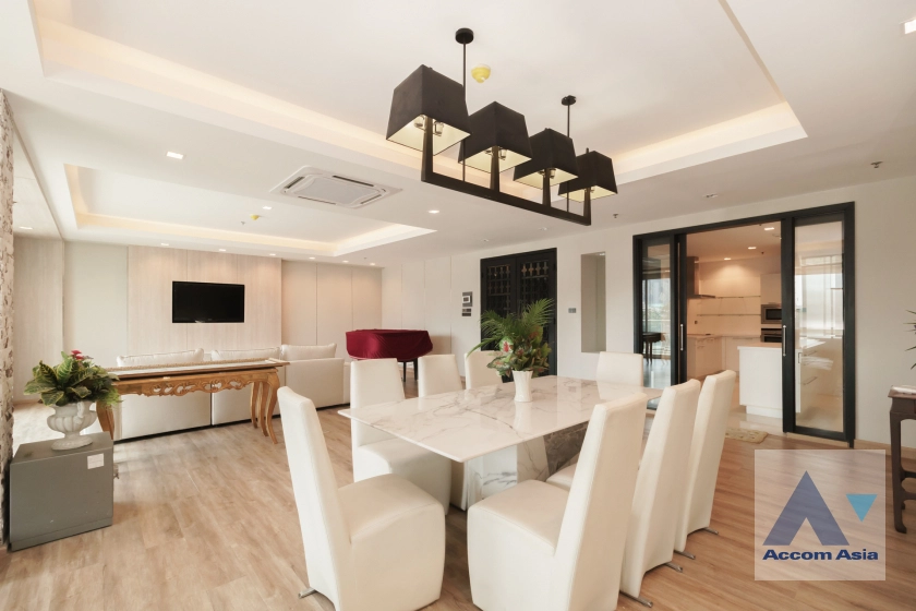 unitElegant condo with large balcony in Phrom Phong at Belgravia Residences (AA32836)