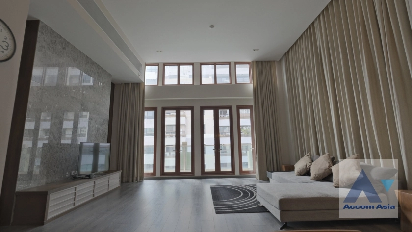  3 Bedrooms  Condominium For Rent in Ploenchit, Bangkok  near BTS Ploenchit (AA32842)