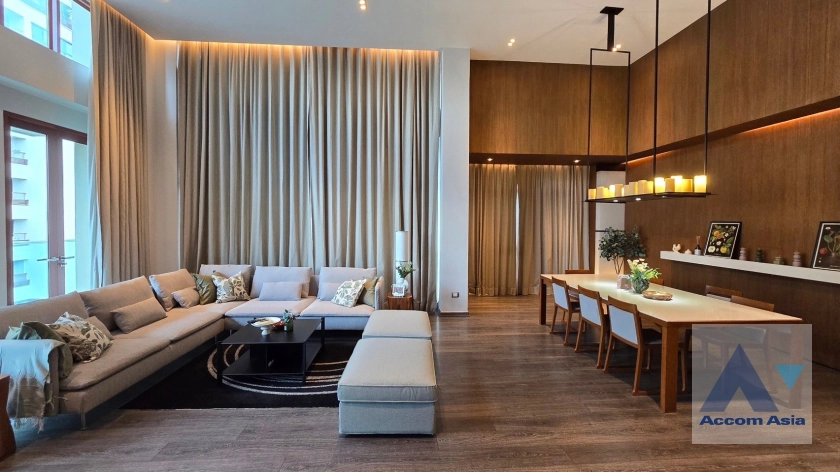 unit 3 Bedrooms  Condominium For Rent in Ploenchit, Bangkok  near BTS Ploenchit (AA32842)