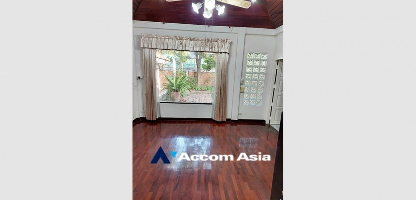 8  4 br House For Rent in ratchadapisek ,Bangkok MRT Phetchaburi AA32843