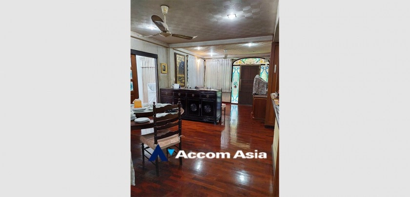 10  4 br House For Rent in ratchadapisek ,Bangkok MRT Phetchaburi AA32843