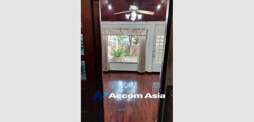 11  4 br House For Rent in ratchadapisek ,Bangkok MRT Phetchaburi AA32843