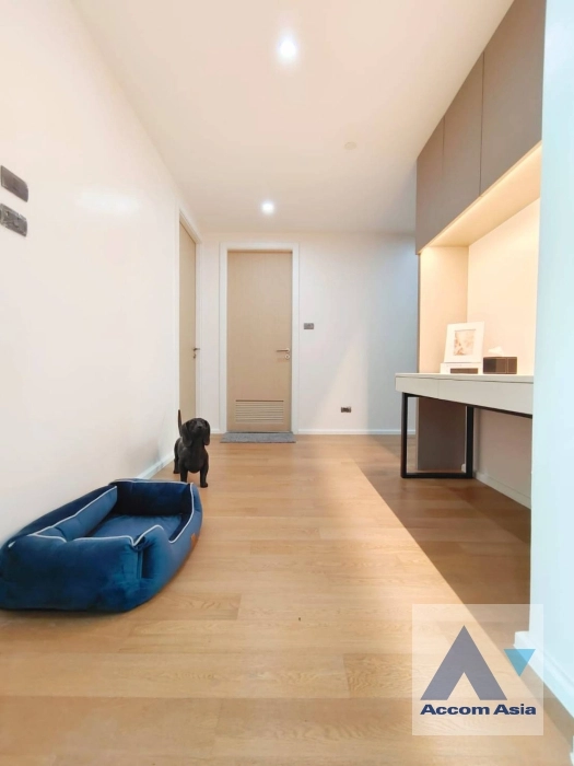 8  3 br Apartment For Rent in Sukhumvit ,Bangkok BTS Ekkamai at New Modern Classic Apartment, Near Main Street AA32849